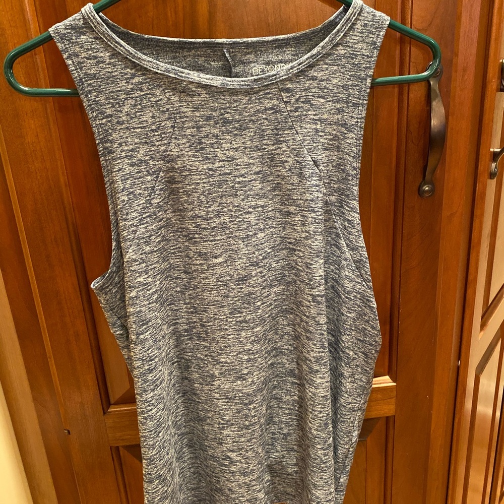 *BNWT* Beyond Yoga Open Up Tank